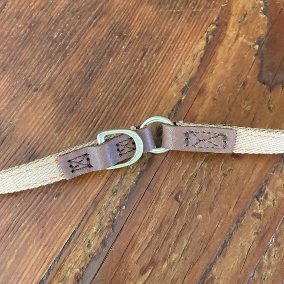 Small Dog Leash/Lead 1/2 Inch Wide, Tan with Gold Hardware, Puppytie - Picture 3 of 8